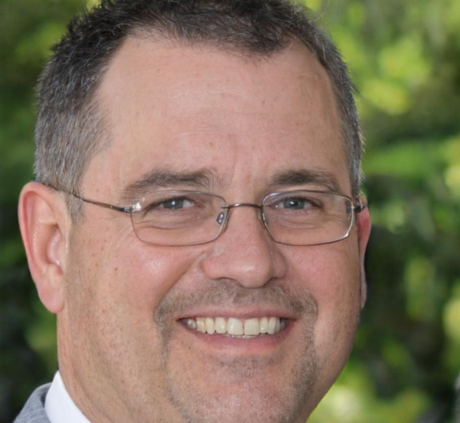 Porträt von Dr. Marcus Weißmann, leitender Finanzanalyst bei byjnidiyvwiba